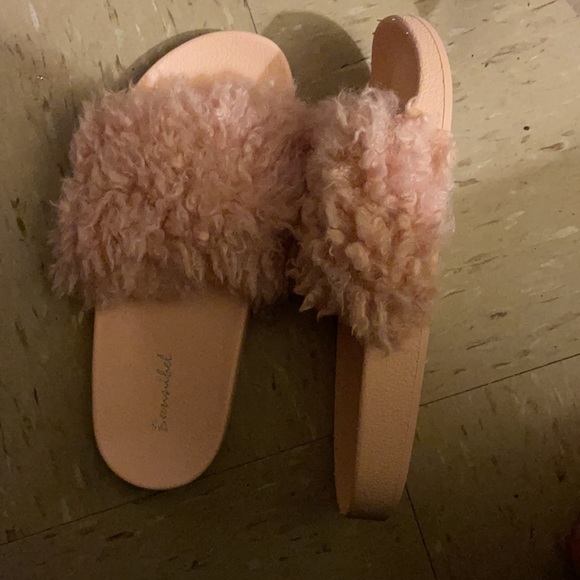 Blush Pink Fur Slippers - Picture 2 of 2